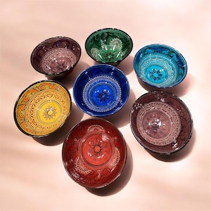 Handgefertigte marokkanische Keramikschalen – 7er-Set farbenfrohe, handbemalte Keramik – Traditionelle Safi-Boho-Küchendekoration – Kleine Servierschalen für Leitungswasser