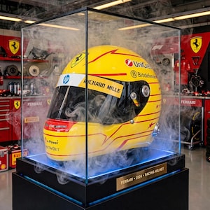Lewis Hamilton 2025 Replika-Helm in Originalgröße.