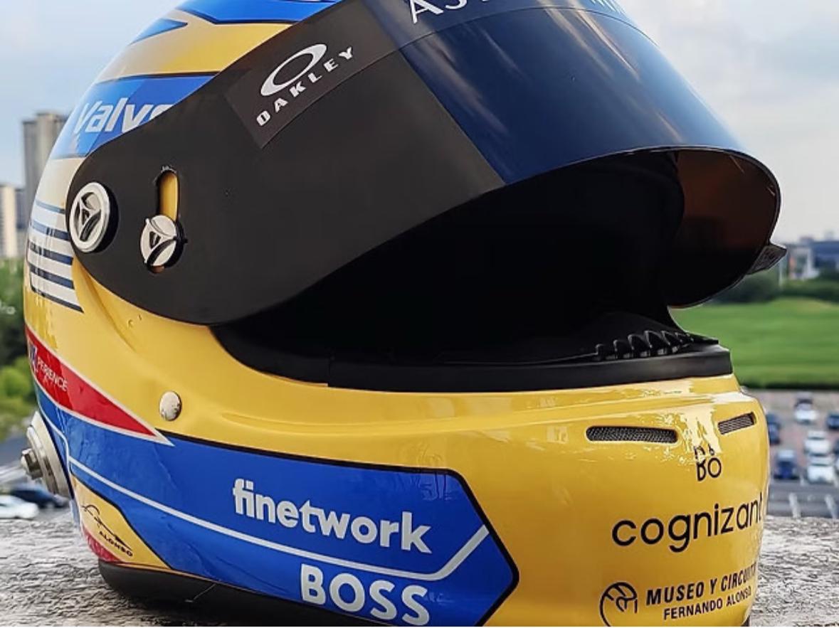 フェルナンド・アロンソ - アストンマーティンのレプリカヘルメット