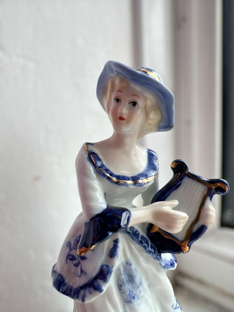 ヴィンテージ デルフトブルー磁器製 女性像 | ビクトリア朝時代の