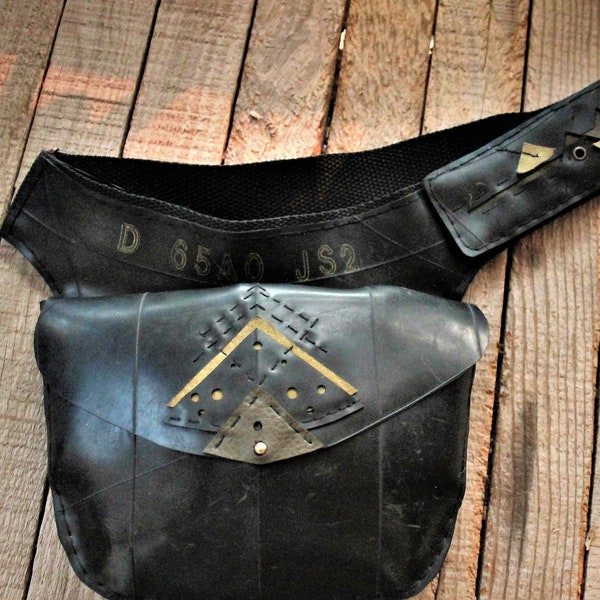 GEO MARcPOS Upcycled Innertube Tyre Hip Holster | Unique Inner Tube Roomy Crossbody Pouch | Vegan Fanny Pack | Unisex Utility Belt Bag |