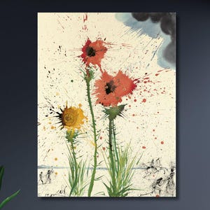 Może przedstawiać: Abstrakcyjny nadruk kwiatowy przedstawiający trzy stylizowane kwiaty z czerwonymi i żółtymi kwiatami, zielonymi łodygami i rozpryskami farby. Grafika jest wyświetlana na ścianie nad niebieską sofą.