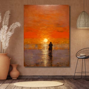 Op de afbeelding: Een rechthoekige wandkunstprint met een olieverfschilderij van een eenzame figuur die bij zonsondergang in ondiep water staat. De lucht is feloranje en reflecteert op het wateroppervlak, met een heldere zon boven het silhouet van de persoon.