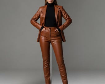 Abito in vera pelle: blazer e pantaloni per uno stile audace