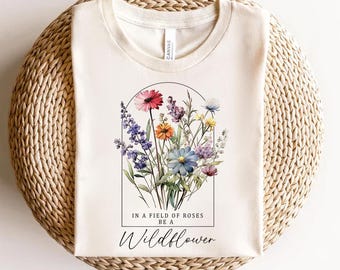 ワイルドフラワーシャツ：インスピレーションあふれるボヘミアン風フローラルTシャツ、自然愛好家へのギフト