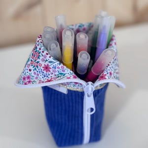 Estuche/estuche de tela – Bolsa de maquillaje con cremallera – Organizador de bolígrafos y pinceles – Estuche original con base.