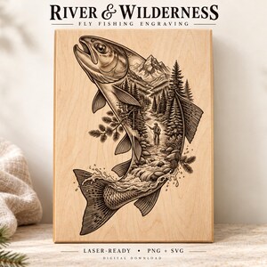 Peut inclure: Une plaque en bois rectangulaire avec une gravure au laser représentant un poisson bondissant. À l'intérieur de la silhouette du poisson se trouve une scène détaillée de pêche à la mouche en rivière avec des pins et des montagnes. Texte RIVER & WILDERNESS.