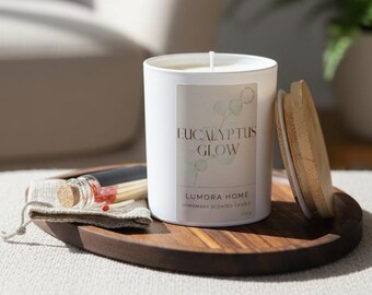 Duftkerze EUCALYPTUS GLOW aus Sojawachs im Glas mit Holzdeckel [Geschenk, Handmade, Nachhaltig, Natur, Entspannung, Vegan]