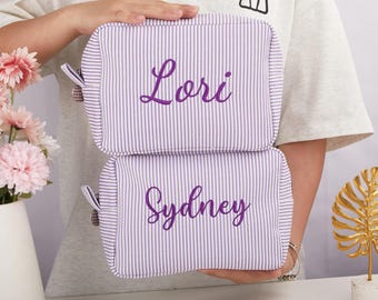 Neceser de tela seersucker con monograma: Neceser de maquillaje personalizado para damas de honor