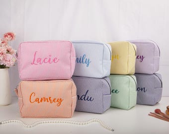 Gepersonaliseerde Seersucker-make-uptas, op maat gemaakte geborduurde toilettas, make-uptas, bruidsmeisjescadeaus, bruidscadeaus, make-uporganisator