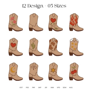 Peut inclure: Illustration de douze modèles de bottes de cowboy beiges, chacun avec des motifs décoratifs uniques. Les bottes présentent des motifs tels que des fleurs, des cœurs, des flammes, un cactus, des motifs de vache, des étoiles, une lune, un symbole astrologique, un insigne de shérif et des cerises. Le texte "12 Design - 05 Sizes" est en haut.