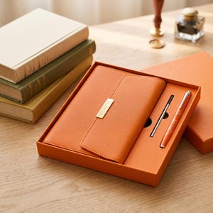 Presentset med personligt läderanteckningsblock, anpassad A5-journal med penna, graverad dagbok i presentask, present till nytt jobb, examenspresent