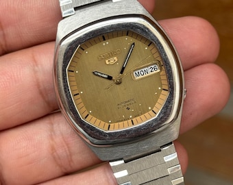 vintage seiko 5 automatic day/date men’s wrist watch