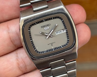 vintage seiko 5 automatic day/date men’s wrist watch