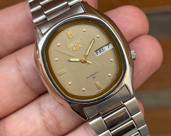 vintage seiko 5 automatic day/date men’s wrist watch