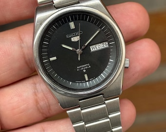 vintage seiko 5 automatic day/date men’s wrist watch
