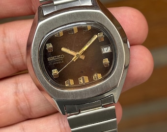 vintage seiko 5 automatic day/date men’s wrist watch