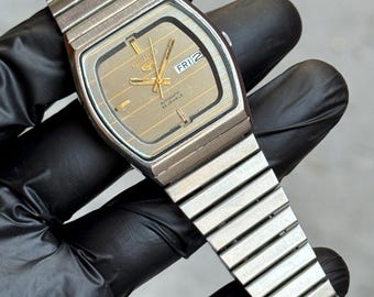 vintage seiko 5 automatic day/date men’s wrist watch