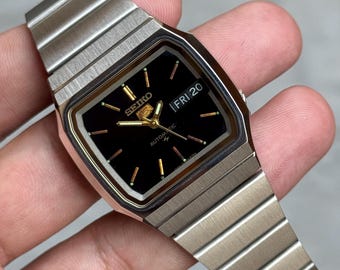 vintage seiko 5 automatic day/date men’s wrist watch