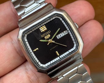 vintage seiko 5 automatic day/date men’s wrist watch