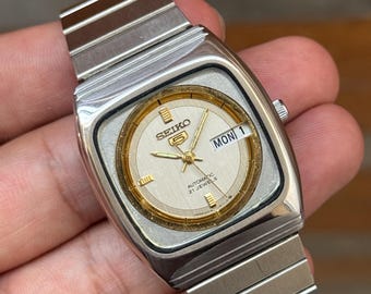 vintage seiko 5 automatic day/date men’s wrist watch