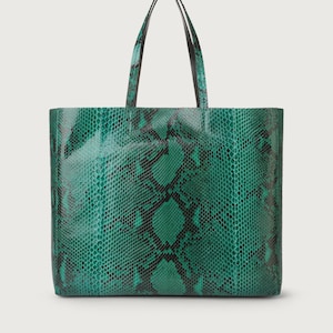 Smaragdgroene handtas van pythonleer | Luxe shopper tas van slangenleer | Handgemaakte schoudertas