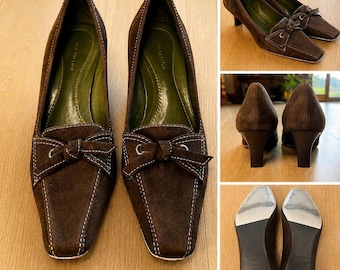 Décolleté Ann Taylor in camoscio marrone con tacco basso e punta quadrata, stile vintage, taglia 7.5