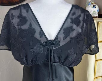 Elegantes Vintage schwarzes Spitzen Nachthemd