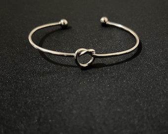 Brazalete con detalle de nudo