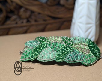 Cuff bracelet Leaves Green and Silver, Hand-beaded