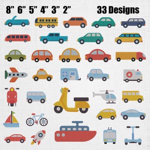 Può includere: Una collezione digitale di 33 ricami di veicoli con auto, camion, autobus, aerei, barche e scooter in vari colori. Il testo 8" 6" 5" 4" 3" 2" e 33 Designs in alto indica le dimensioni disponibili per i disegni.