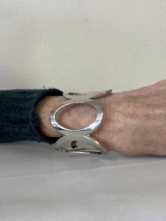 Hinged cuff - image 5