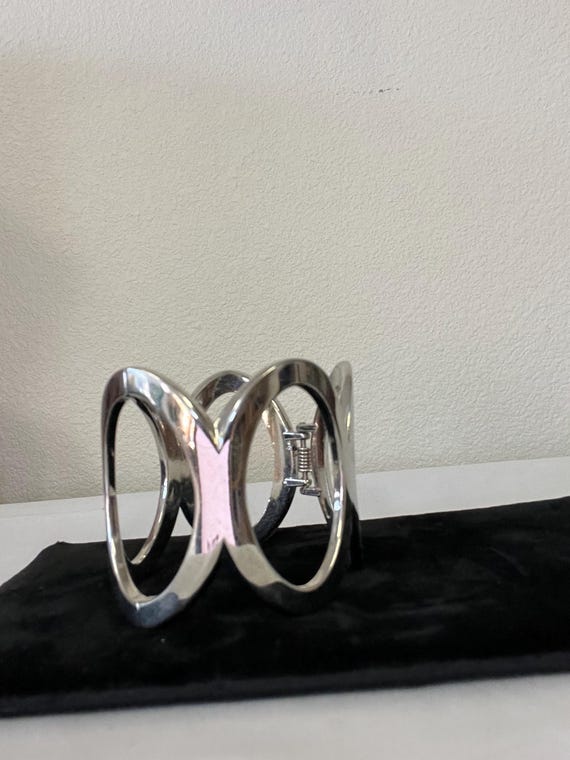 Hinged cuff - image 8