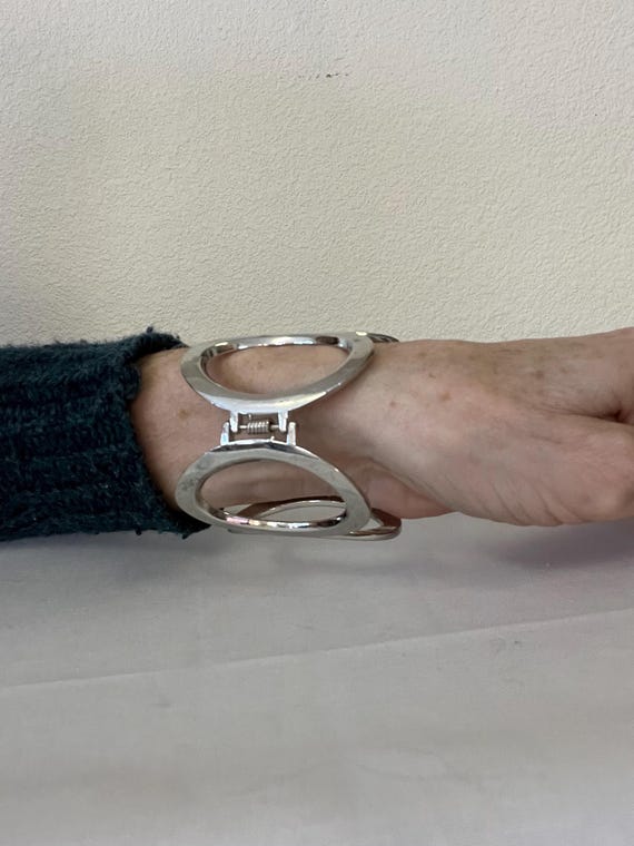 Hinged cuff - image 4