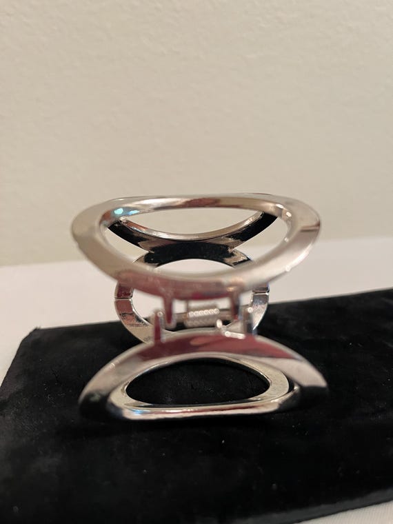 Hinged cuff - image 2