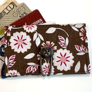 Cartera pequeña de tela con cierre y diseño de flores en color marrón. Tarjetero. Tarjetero. Tarjetero de regalo. Tarjetero pequeño. Tarjetero pequeño.