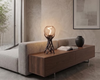 Rzeźbiarska lampa stołowa o nowoczesnym, organicznym designie