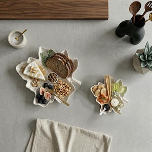 Decorative Leaf-Shaped Trays – Elegant Set for Appetizers and Charcuterie