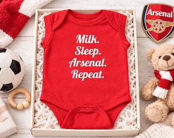 Personalisierter Waffenarsenal-Bodysuit, Milchschlaf-Arsenal-Wiederholungs-Baby wächst, Benutzerdefinierter Name-Baby-Outfit, Neugeborenen-Arsenal-Fangeschenk, Babypartygeschenk