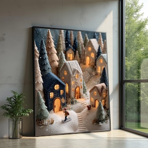 Könnte beinhalten: Ein gerahmtes Winterbild zeigt ein verschneites Dorf mit beleuchteten Häusern und Tannen. Eine kleine Figur fährt Ski einen schneebedeckten Pfad hinunter. Das Kunstwerk hat einen strukturierten, dreidimensionalen Effekt und erzeugt eine gemütliche, skurrile Atmosphäre.