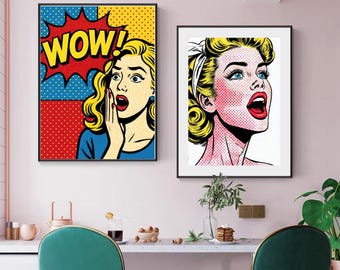 Könnte beinhalten: Zwei gerahmte Pop-Art-Drucke mit blonden Frauen mit überraschten Ausdrücken. Ein Druck enthält das Wort "WOW!" in einer Sprechblase. Das Kunstwerk verwendet kräftige Farben und einen Comic-Stil mit Rot, Gelb, Blau und Schwarz.