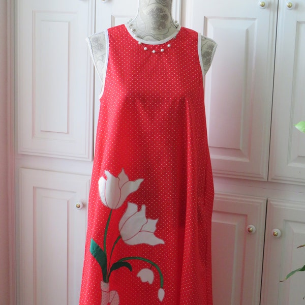 1970s Ava Bergmann Swirl Dress - Size 12 - Red White Polka Dots Applique Tulips Patio Dress - Aline House Dress House Coat Caftan - Costume