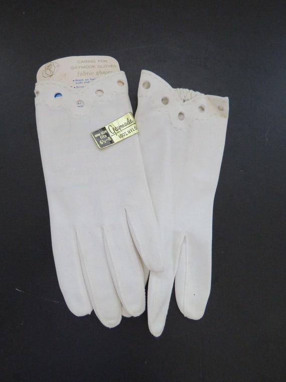 Vintage Short White Gloves by Gaymode - Size 6.5 t