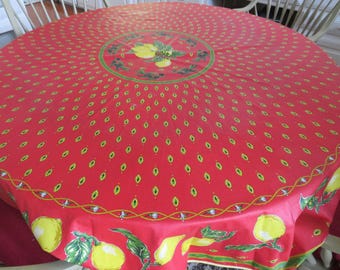 Rond rood Frans Provençaals tafelkleed - gele citroenen en olijfpatroon - schoon te vegen - Lemon Festival Menton Frankrijk French Country tafellinnen