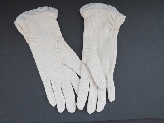 Vintage Beige Gloves by Helanca - Stretch Nylon G… - image 4