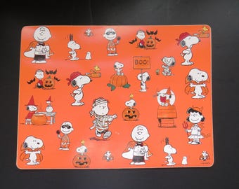 ONE Peanuts Gang Halloween Placemat by Pottery Barn Kids - Charlie Brown Snoopy Peppermint Patty - Novelty Childrens Kids Wipeable Table Mat