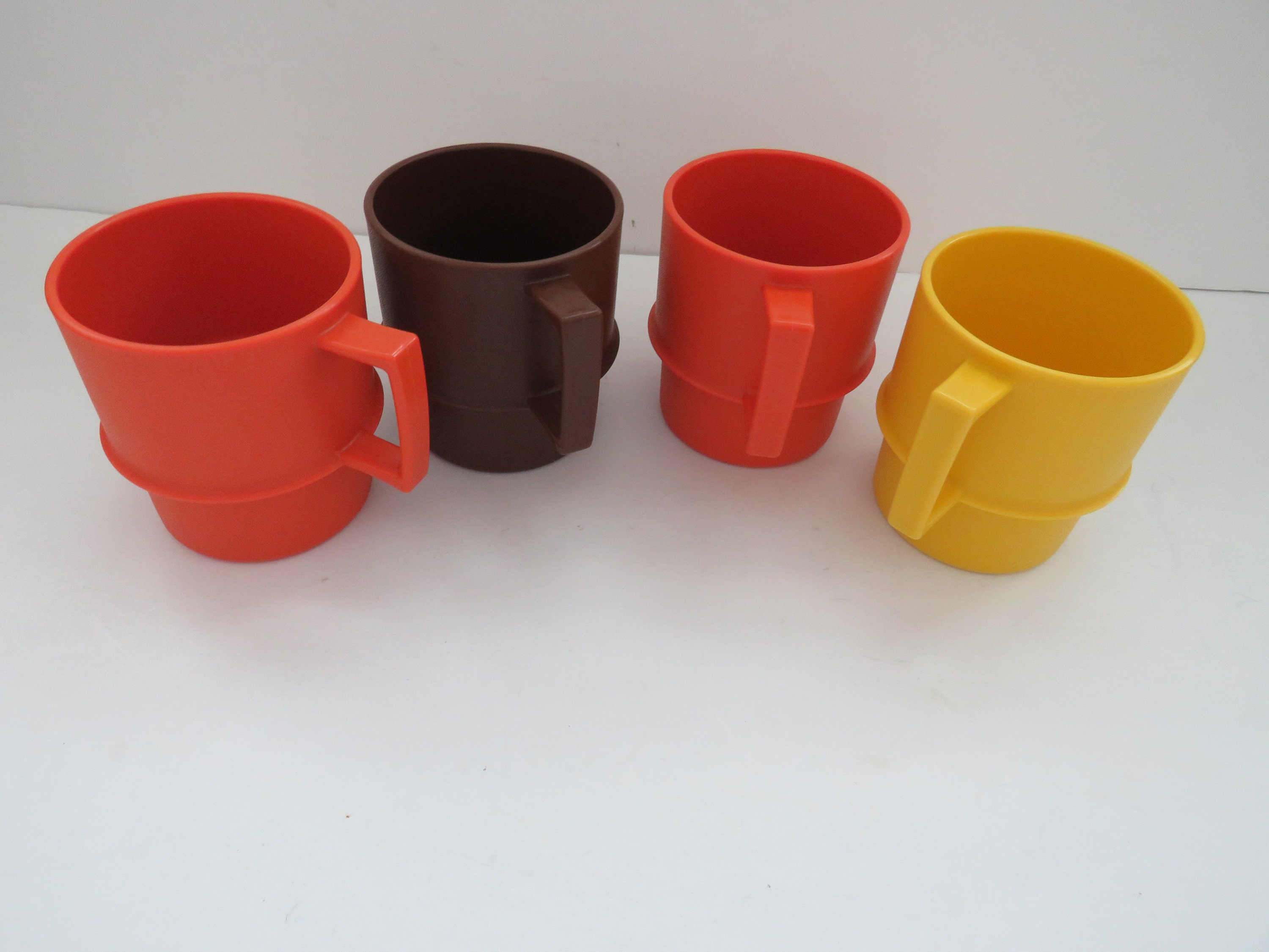 NICE Tupperware Hunter Green Reheatable Stackable￼ Coffee Cups Mugs Set of 4