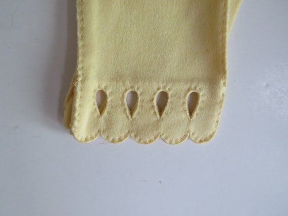 1960s Yellow Fashion Gloves by Daniel Hayes - Siz… - image 3