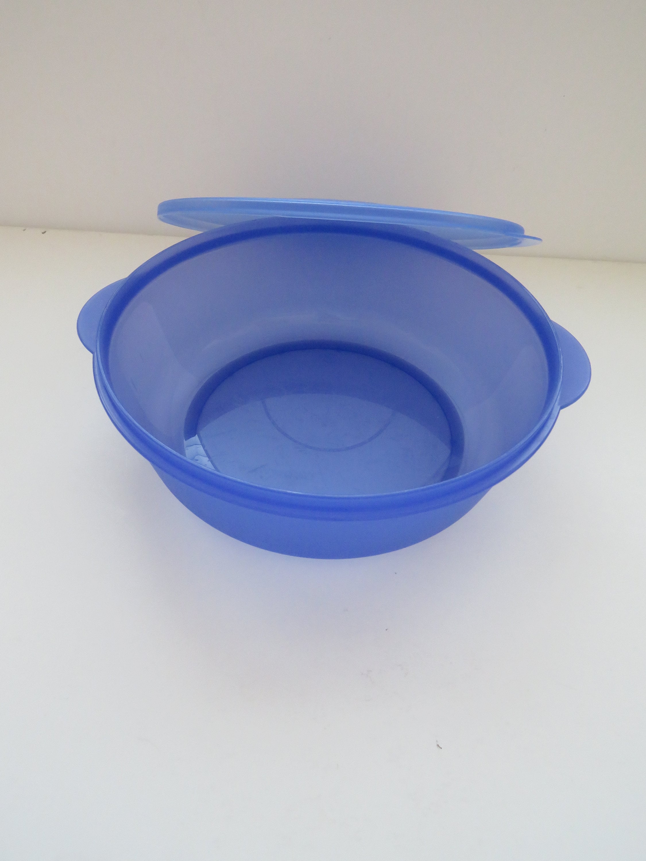 Vintage Large Tupperware Mixing Bowl / Small Medium Mixing Bowl RV Storage  / Tupperware Lids / Set of 3 Bowls
