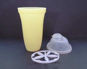 1970s TUPPERWARE Quick Shake Container - 3 Pieces Yellow Plastic Clear Lid - Mix and Shake - Protein Shakes Gravy Salad Dressing Milk Shake